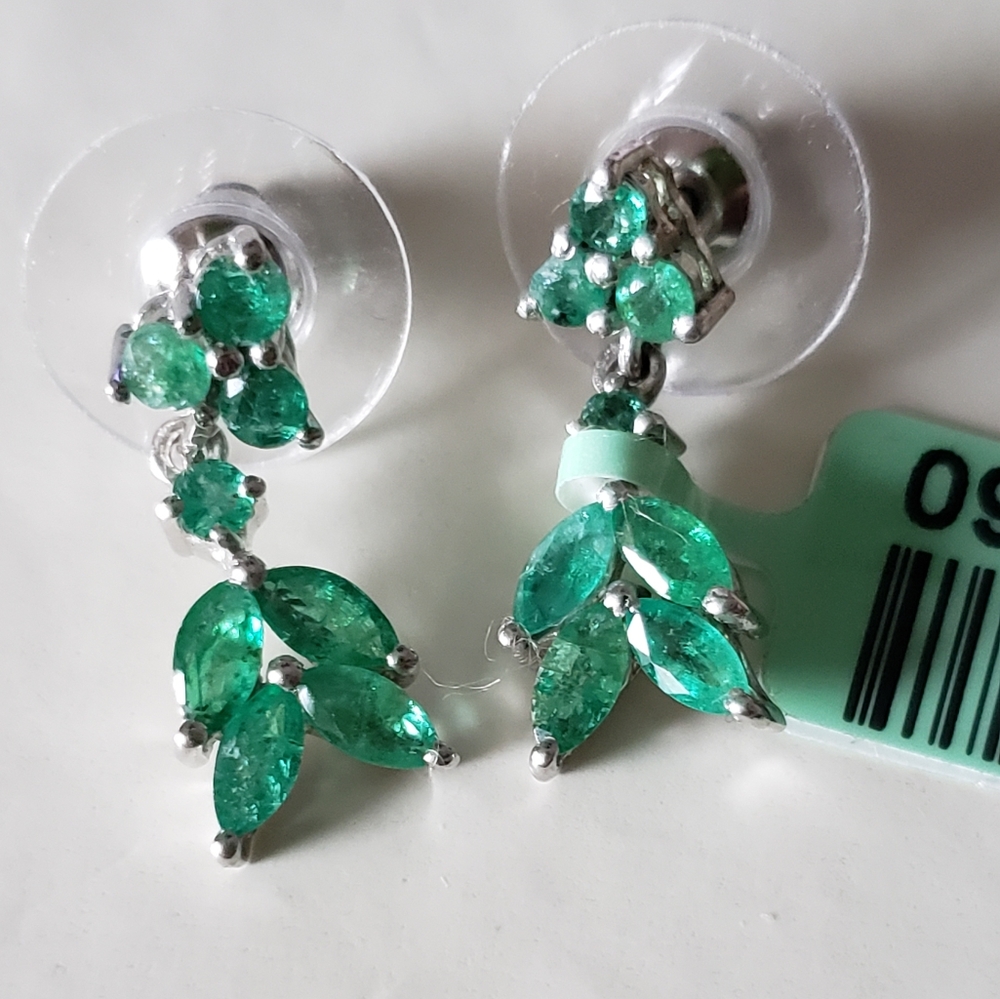 15 mm long, Zambian Emerald short dangle earrings, Sterling Silver, NWT